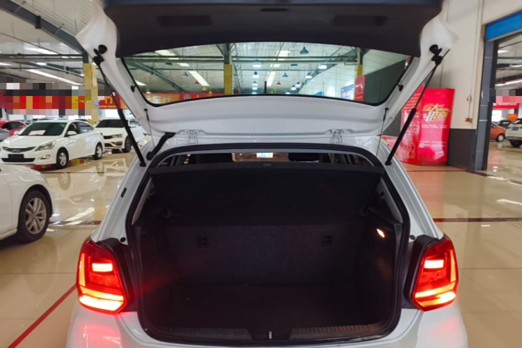 Volkswagen Polo 2017 car image #19