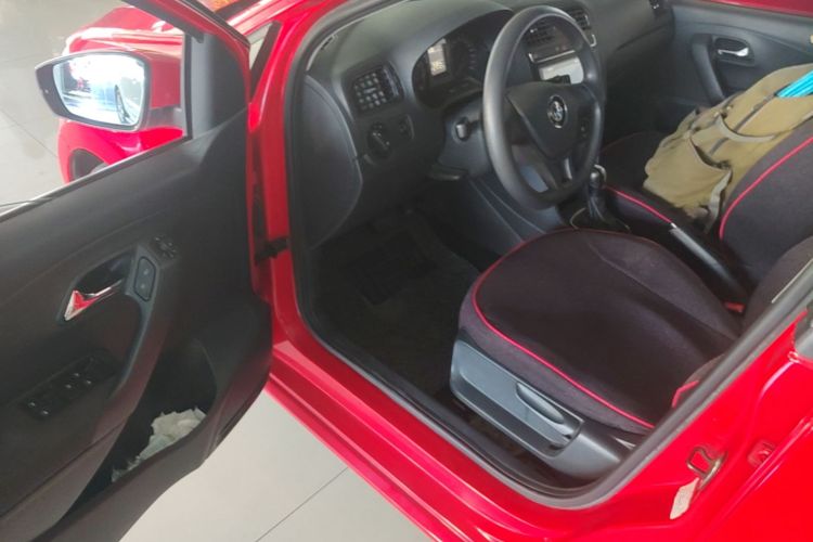 Volkswagen Polo 2018 car image #16
