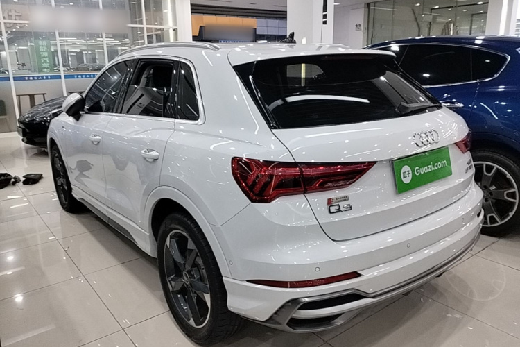Audi Q3 2022 car image #7