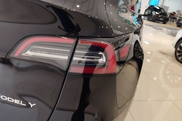 Tesla Model Y 2021 #8 Tesla Model Y 2021 car image #8