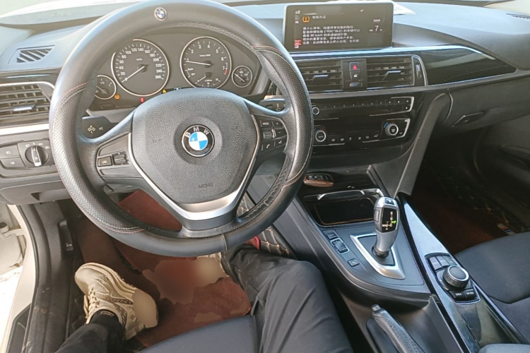 BMW 3 Series 2017 #10 BMW 3 Series 2017 car image #10