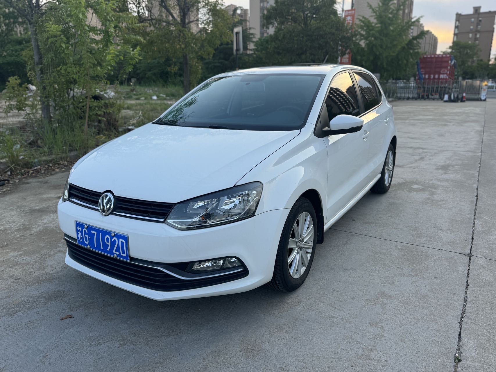 Volkswagen Polo 2016 Volkswagen Polo 2016 car image
