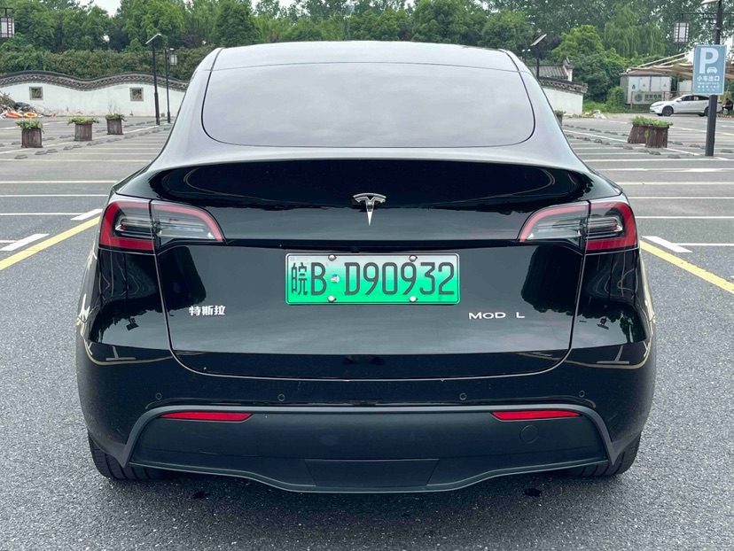 Tesla Model Y 2023 #9 Tesla Model Y 2023 car image #9