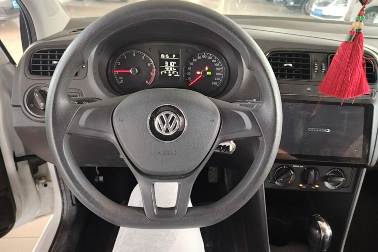 Volkswagen Polo 2018 car image #11