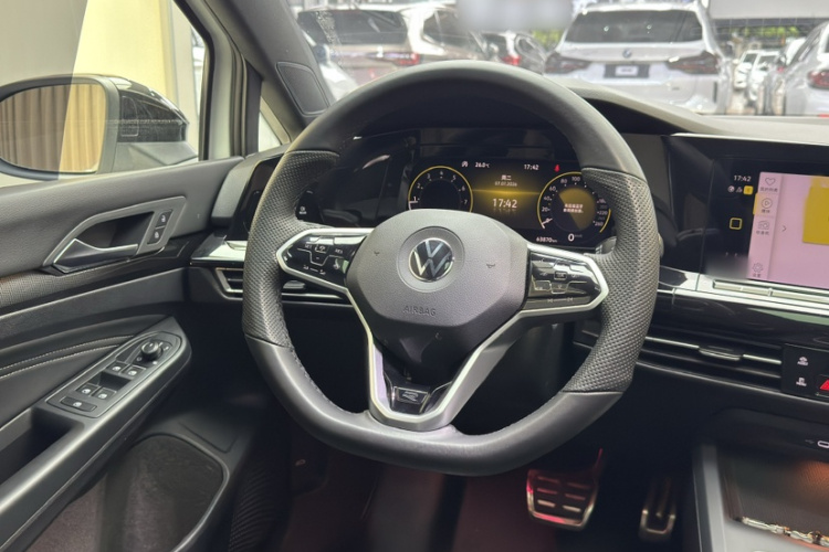 Volkswagen Golf 2021 car image #26