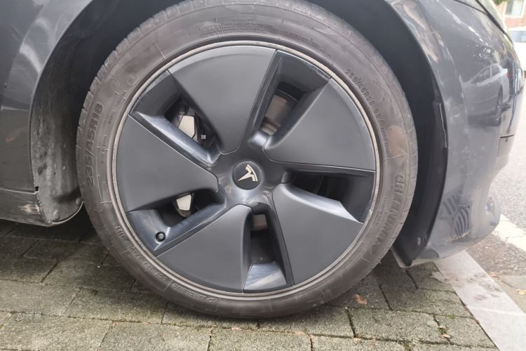 Tesla Model 3 2021 car image #9