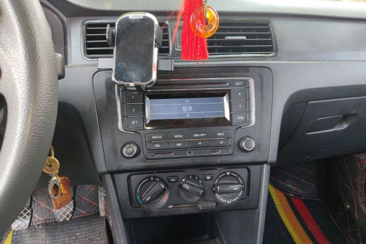 Volkswagen Santana 2015 car image #13