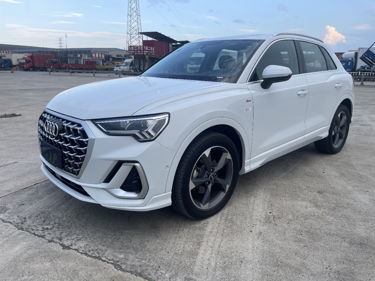 Audi Q3 2024 car image 