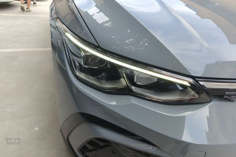 Volkswagen Golf 2023 car image #8