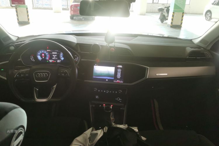Audi Q3 2020 car image #11