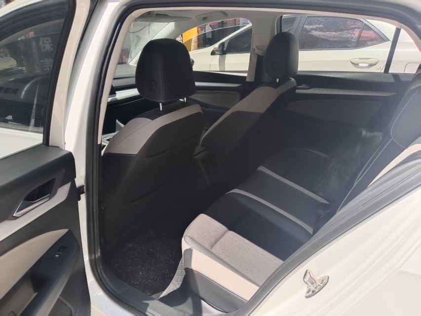 Volkswagen Golf 2024 car image #5