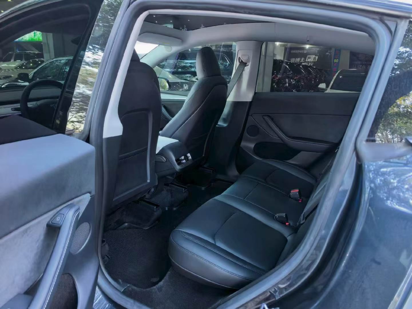 Tesla Model Y 2024 #5 Tesla Model Y 2024 car image #5