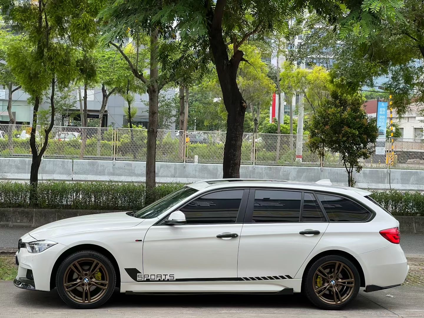 BMW 3 Series (Imported) 2017 immagine di auto #6