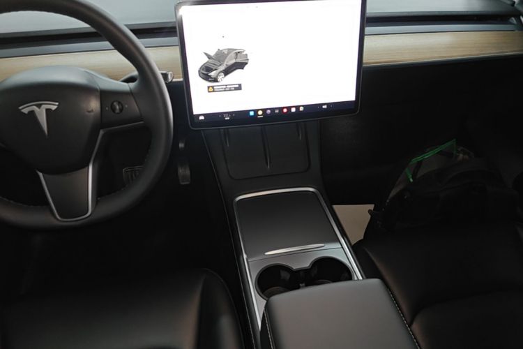 Tesla Model Y 2021 #13 Tesla Model Y 2021 car image #13