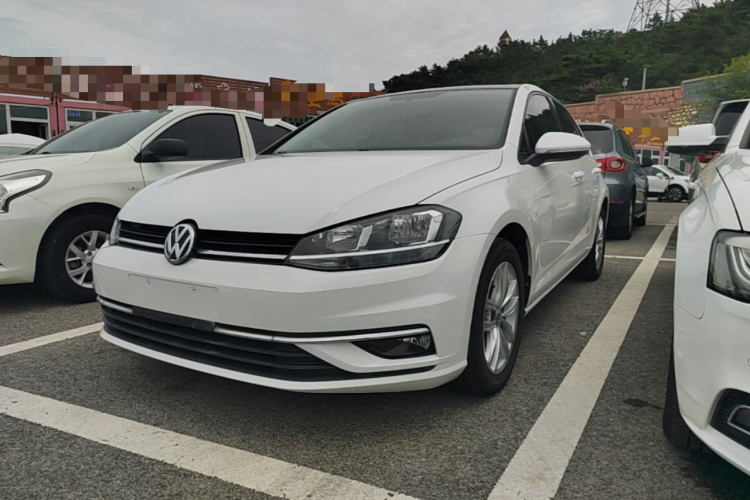 Volkswagen Golf 2019 car image #2