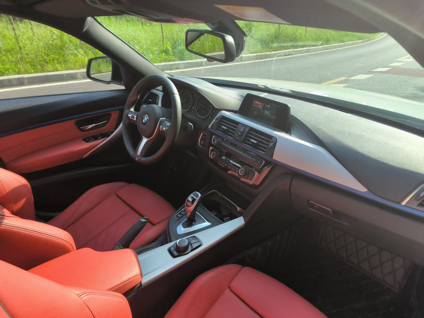 BMW 3 Series 2019 car image #12