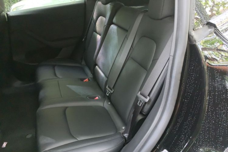 Tesla Model Y 2024 immagine di auto #10