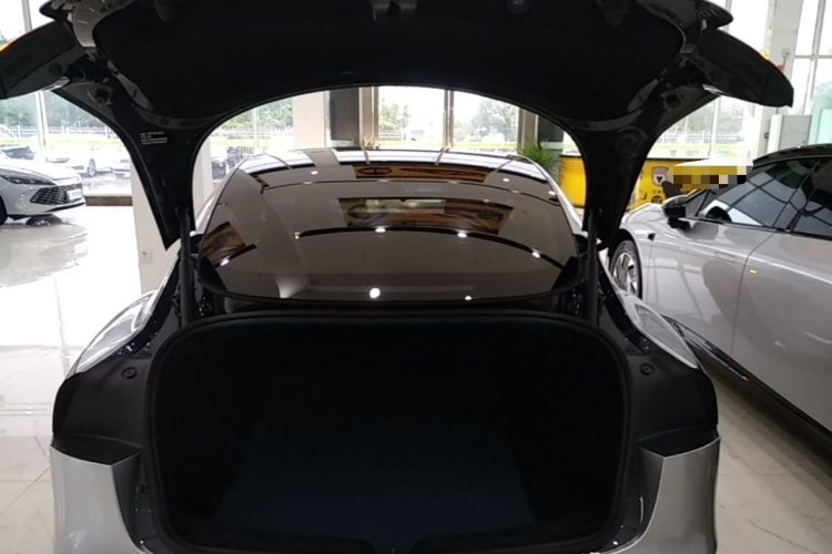 Tesla Model 3 2025 car image #21