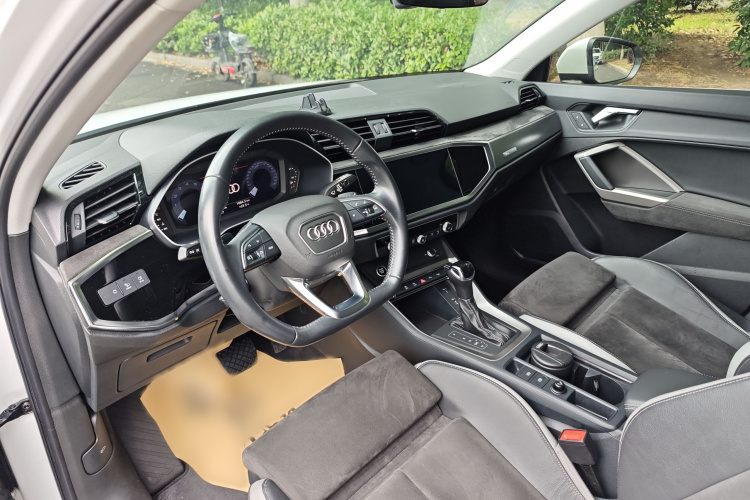 Audi Q3 2021 #16 Audi Q3 2021 car image #16