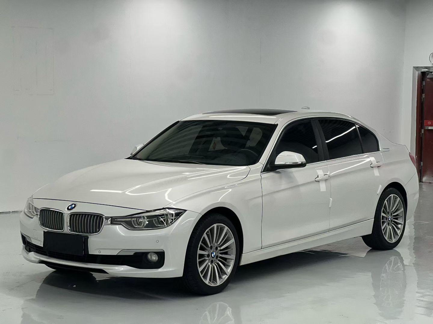 BMW 3 Series 2018 BMW 3 Series 2018 car image