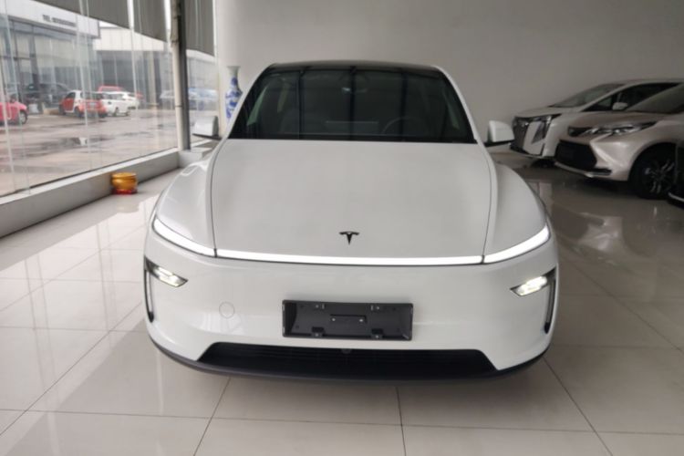 Tesla Model Y 2026 #3 Tesla Model Y 2026 car image #3