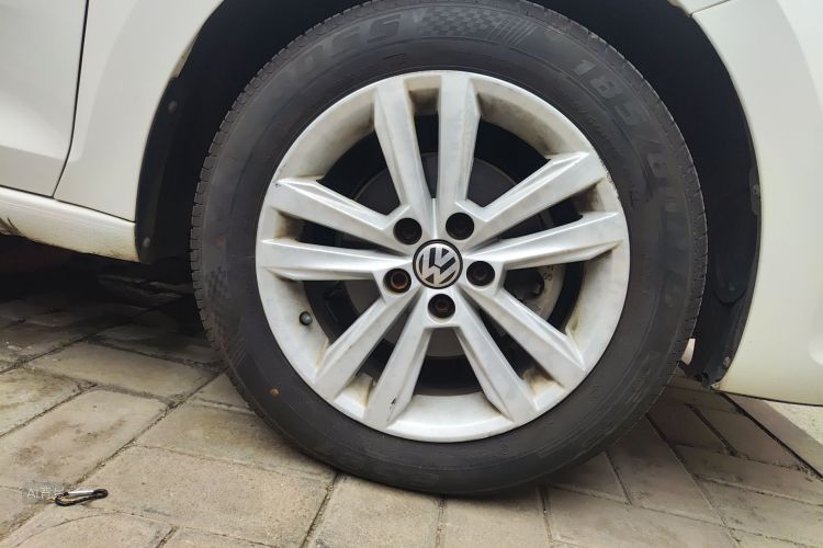 Volkswagen Santana 2017 car image #9