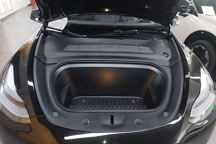 Tesla Model Y 2023 car image #20