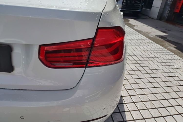 BMW 3 Series 2018 #8 BMW 3 Series 2018 car image #8