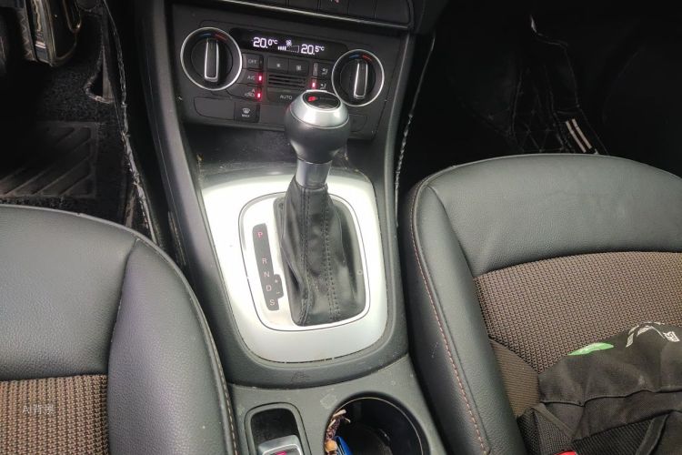 Audi Q3 2019 car image #16