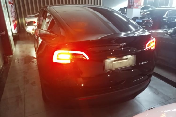 Tesla Model Y 2021 #6 Tesla Model Y 2021 car image #6