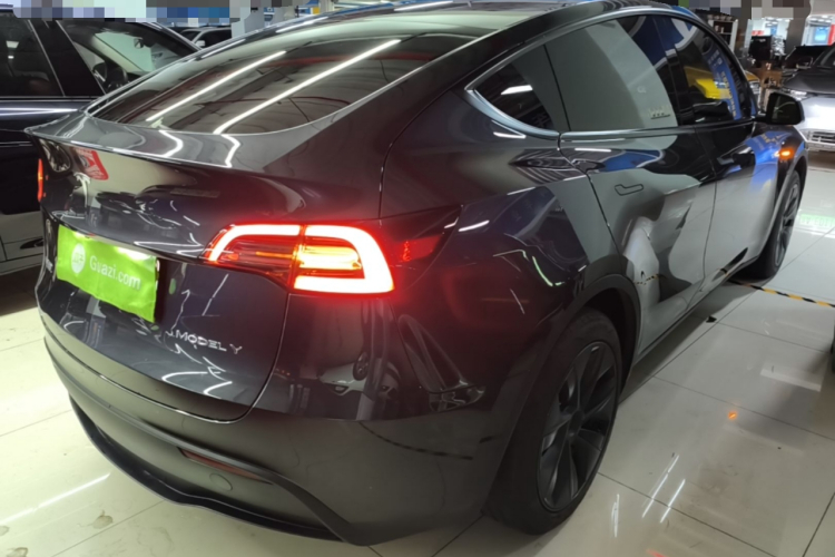 Tesla Model Y 2024 #7 Tesla Model Y 2024 car image #7