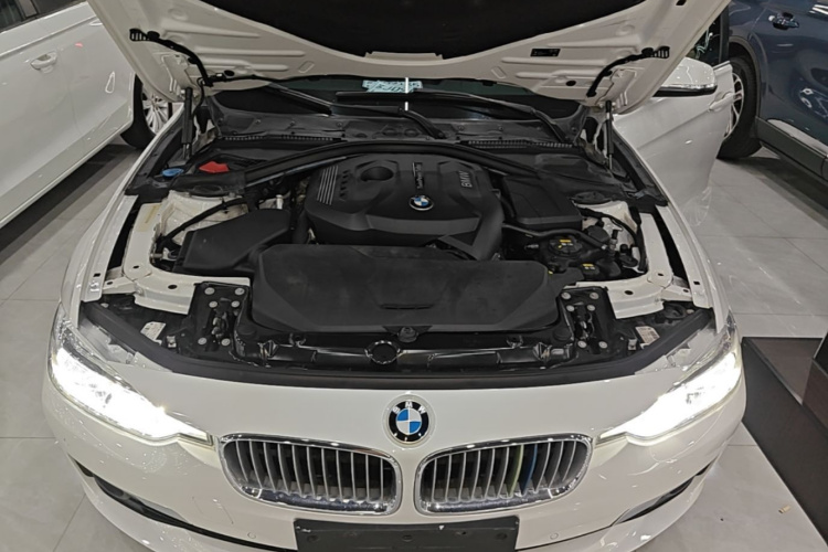 BMW 3 Series 2018 #20 BMW 3 Series 2018 car image #20