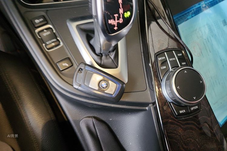 BMW 3 Series 2018 #10 BMW 3 Series 2018 car image #10
