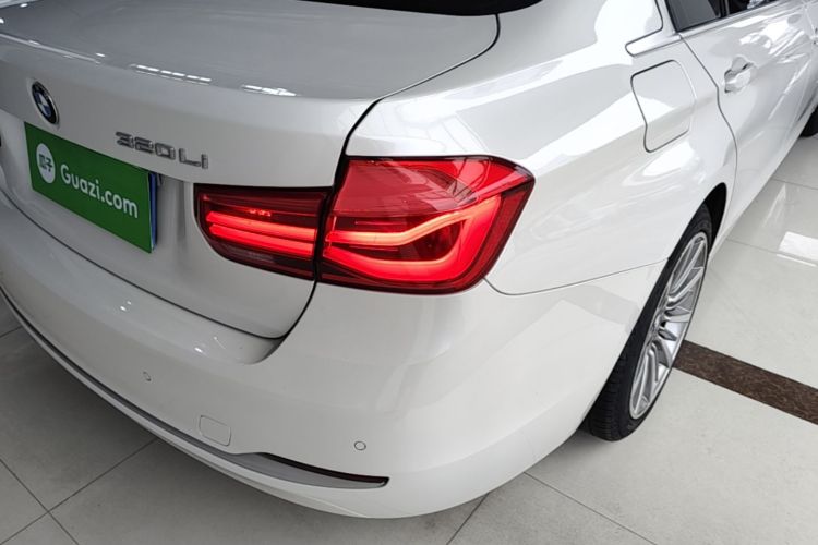 BMW 3 Series 2018 #8 BMW 3 Series 2018 car image #8