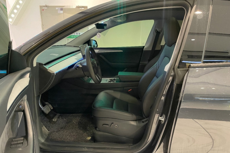 Tesla Model Y 2024 #16 Tesla Model Y 2024 car image #16