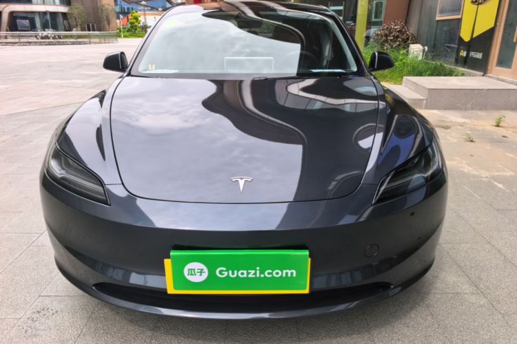Tesla Model 3 2025 car image #3