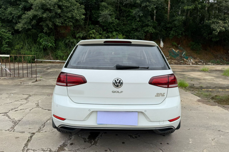 Volkswagen Golf 2019 car image #6