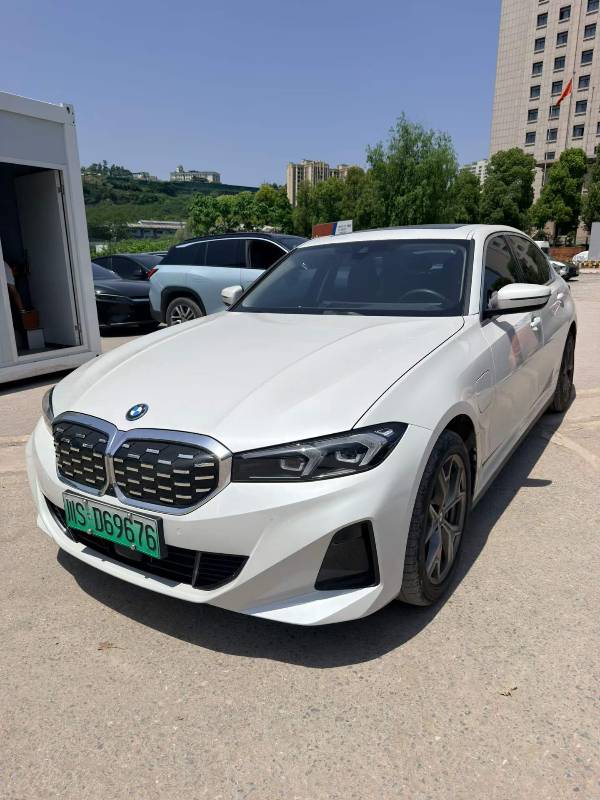 BMW i3 2024 car image 