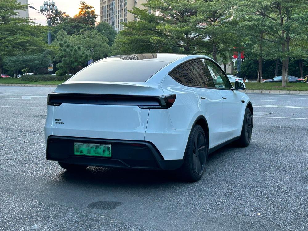 Tesla Model Y 2025 #6 Tesla Model Y 2025 immagine di auto #6