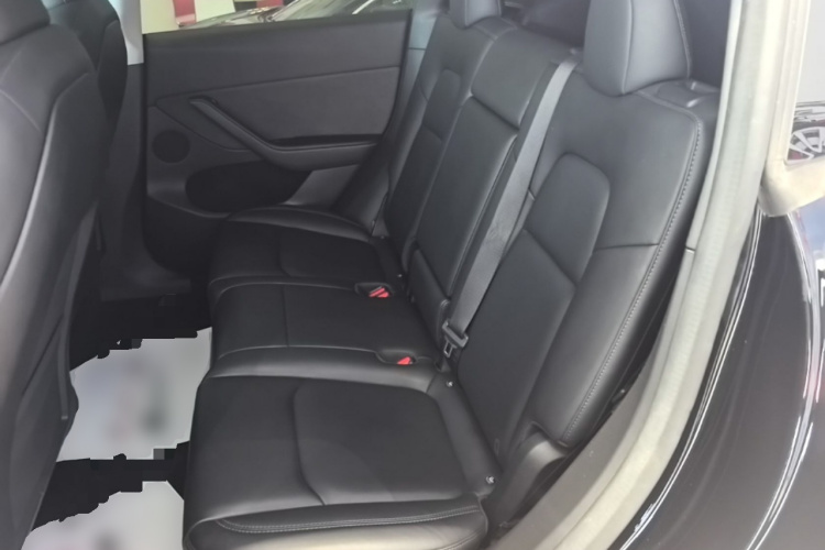 Tesla Model Y 2023 immagine di auto #17