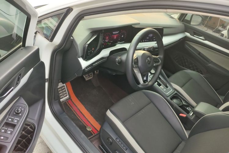 Volkswagen Golf 2023 car image #16
