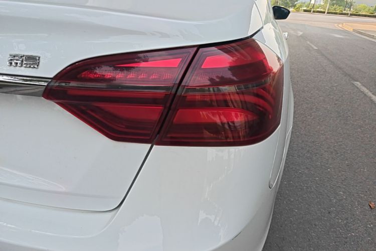 GEELY Emgrand 2018 car image #8