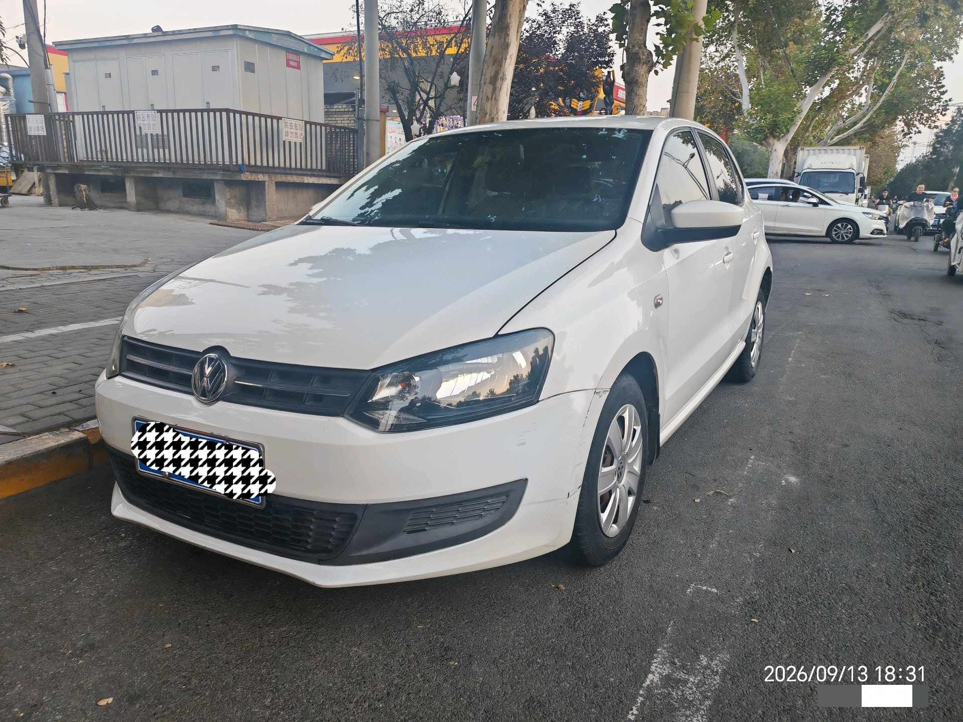Volkswagen Polo 2013 Volkswagen Polo 2013 car image
