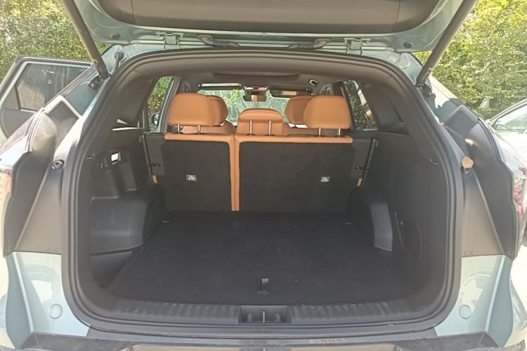 GEELY Boyue L 2026 car image #19