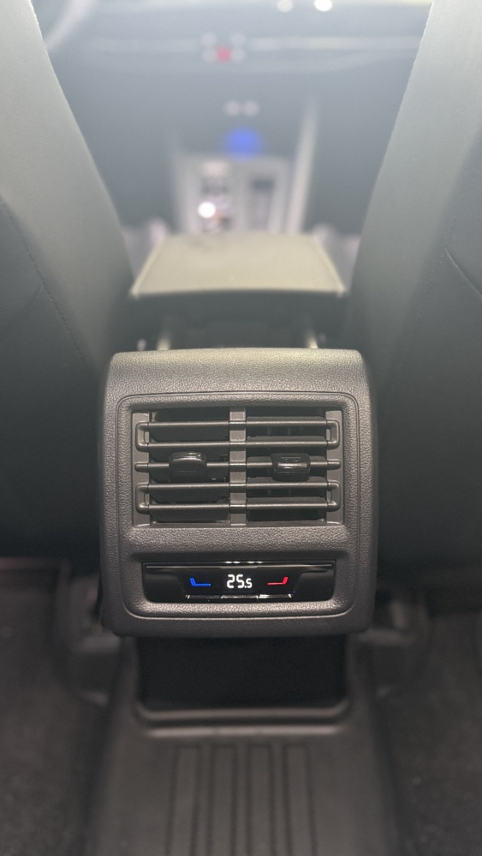 Volkswagen Golf 2023 immagine di auto #7