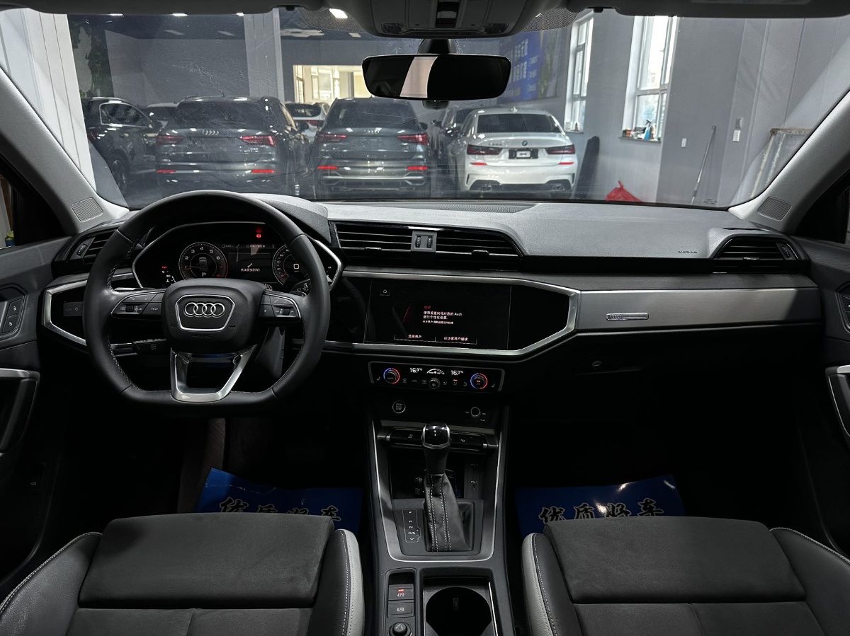 Audi Q3 2022 car image #5