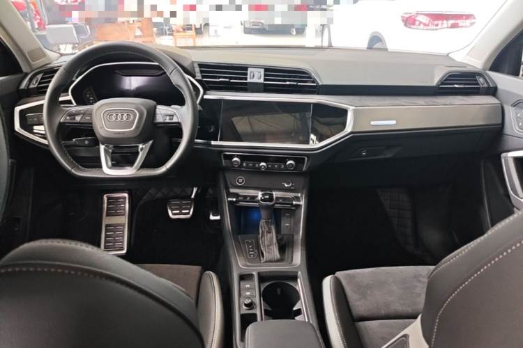 Audi Q3 2023 car image #10