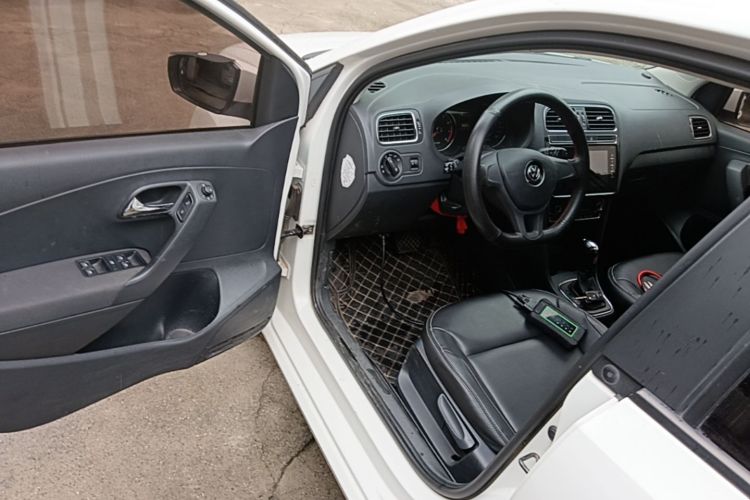 Volkswagen Polo 2015 #16 Volkswagen Polo 2015 car image #16