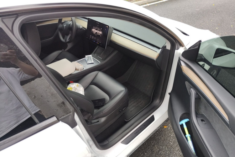 Tesla Model Y 2023 #27 Tesla Model Y 2023 car image #27