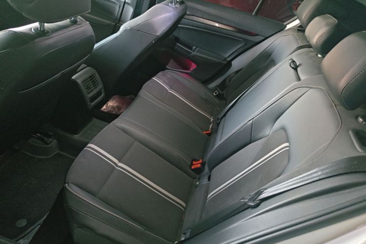 Volkswagen Golf 2023 car image #17